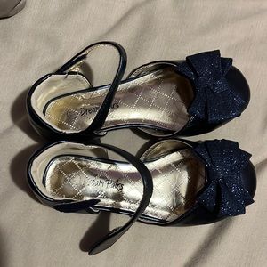 NAVY BLUE LITTLE GIRL HEELS.
